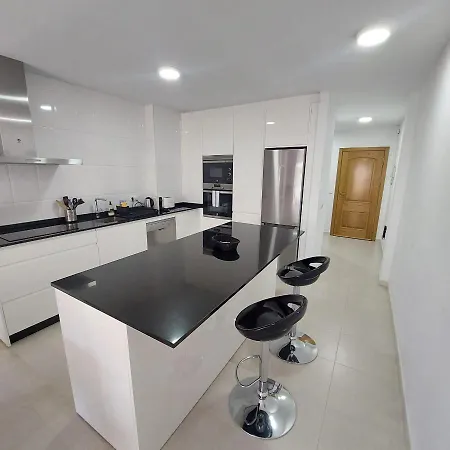 Frente A La Playa Piso 3 *