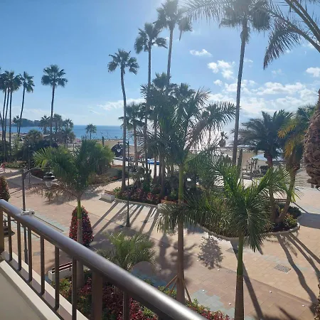 Frente A La Playa Piso 3 דירה